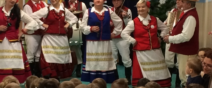 Występ zespołu ludowego ,,Rogóżanie"